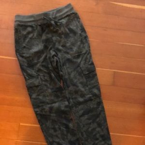 Cat&Jack boys L (12/14) sweatpants/joggers, camo